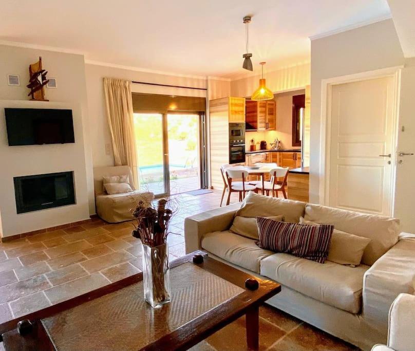 Appartement Summer House With A Pool Near Sea, Port & Airport à Rafína Extérieur photo